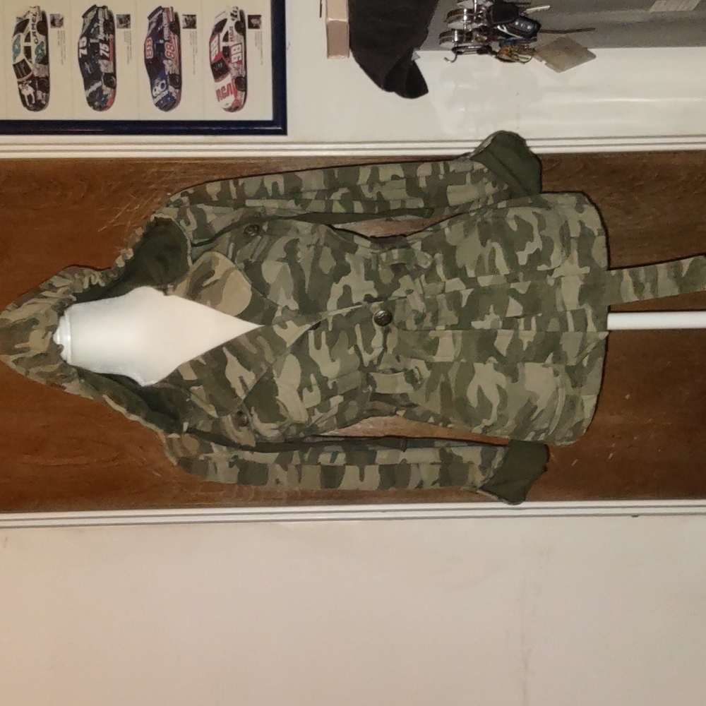 Camouflage belted shirt/jacket w/hood